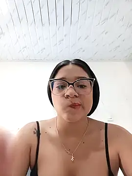 Snapshot of -VICKKY chatting on October 20, 1:33 pm -VICKKY online show from October 20, 1:33 pm