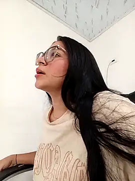 -VICKKY online show from November 6, 1:12 pm