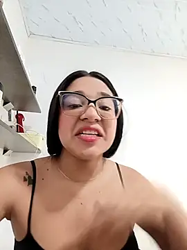 -VICKKY online show from November 18, 2:10 pm