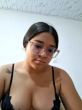 Snapshot of -VICKKY chatting on June 6, 2:44 pm -VICKKY online show from June 6, 2:44 pm