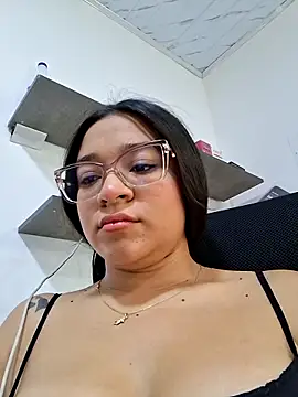Snapshot of -VICKKY chatting on June 15, 2:30 pm -VICKKY online show from June 15, 2:30 pm