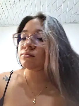 Snapshot of -VICKKY chatting on June 16, 1:47 pm -VICKKY online show from June 16, 1:47 pm