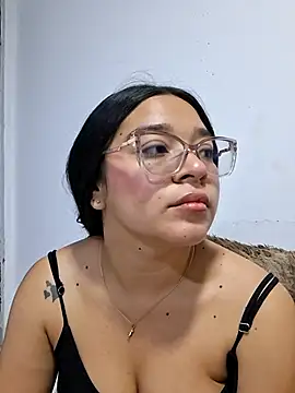 -VICKKY online show from July 21, 2:30 pm