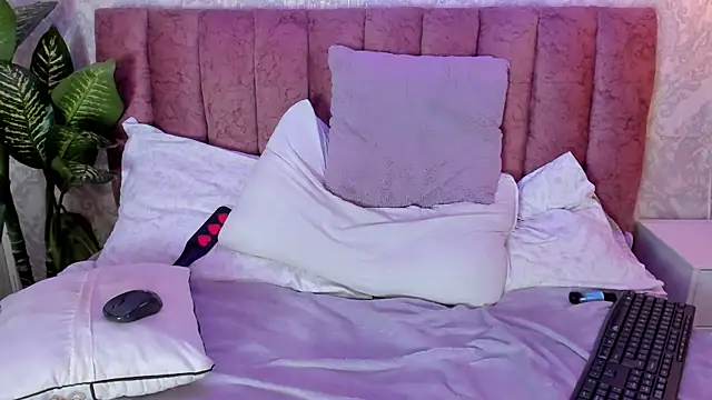 Snapshot of tiffany_becker chatting on January 21, 2:00 am tiffany becker online show from January 21, 2:00 am