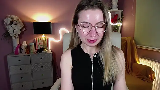 Snapshot of Mia_Tasty chatting on February 9, 5:43 pm Mia Tasty online show from February 9, 5:43 pm