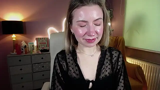 Snapshot of Mia_Tasty chatting on March 6, 10:52 am Mia Tasty online show from March 6, 10:52 am