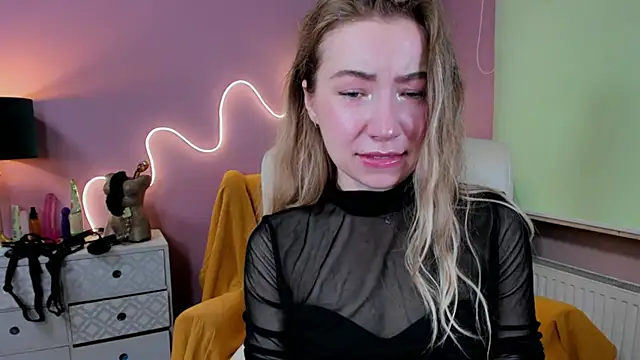 Snapshot of Mia_Tasty chatting on September 17, 6:48 am Mia Tasty online show from September 17, 6:48 am