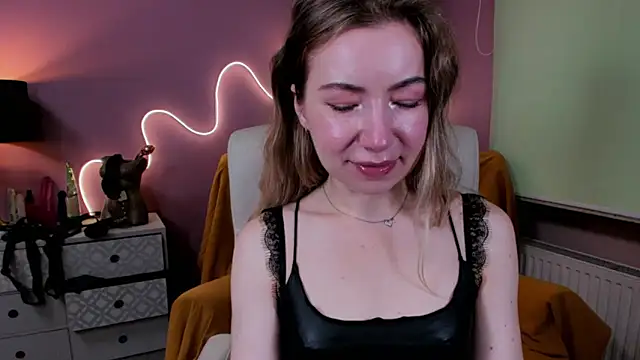 Snapshot of Mia_Tasty chatting on September 19, 6:37 am Mia Tasty online show from September 19, 6:37 am