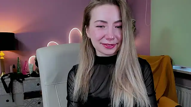 Snapshot of Mia_Tasty chatting on October 1, 6:52 am Mia Tasty online show from October 1, 6:52 am