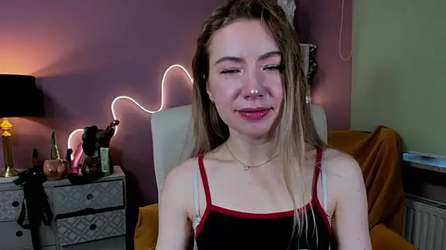 Snapshot of Mia_Tasty chatting on October 16, 6:36 am Mia Tasty online show from October 16, 6:36 am