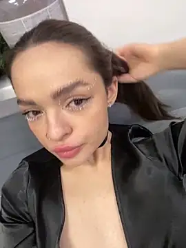 Snapshot of AnaWest chatting on January 13, 11:41 am AnaWest online show from January 13, 11:41 am