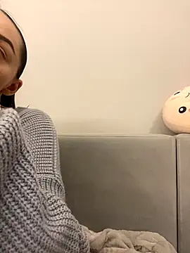 Snapshot of AnaWest chatting on December 5, 4:32 am AnaWest online show from December 5, 4:32 am