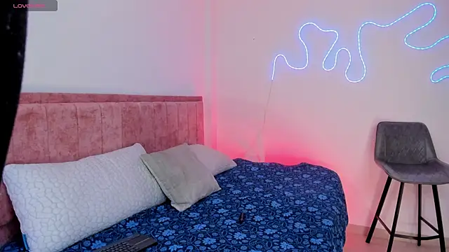 Sofiawilson  online show from July 29, 2:59 pm