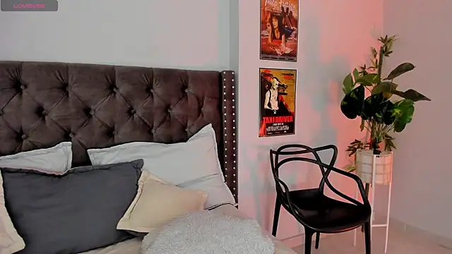 Snapshot of iriiina_veneno chatting on February 26, 10:42 pm iriiina veneno online show from February 26, 10:42 pm