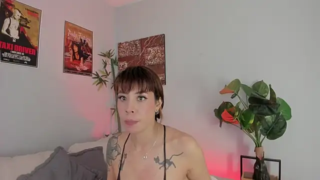 Snapshot of iriiina_veneno chatting on October 4, 10:19 pm iriiina veneno online show from October 4, 10:19 pm