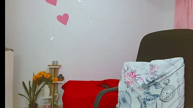 Snapshot of chantalsemenova1 chatting on July 25, 9:45 pm chantalsemenova1 online show from July 25, 9:45 pm