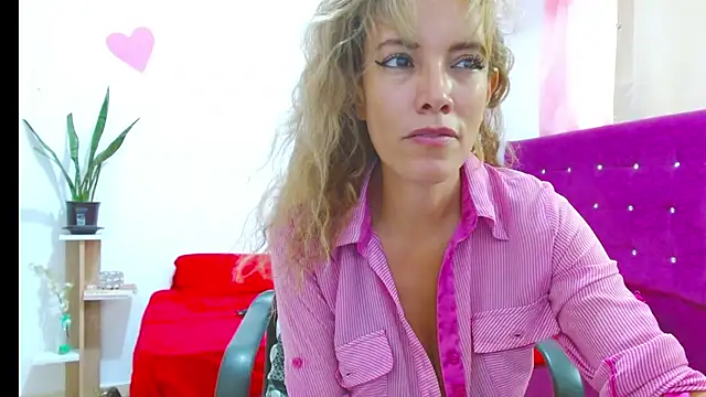 Snapshot of chantalsemenova1 chatting on July 31, 2:49 pm chantalsemenova1 online show from July 31, 2:49 pm