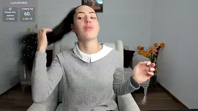 Snapshot of Emmapmg chatting on February 3, 10:14 am Emmapmg online show from February 3, 10:14 am