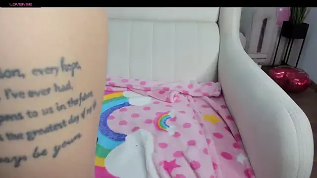 Snapshot of Emmapmg chatting on February 18, 2:59 pm Emmapmg online show from February 18, 2:59 pm