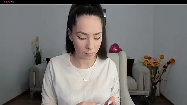 Snapshot of Emmapmg chatting on February 26, 11:52 am Emmapmg online show from February 26, 11:52 am