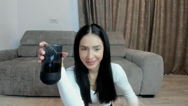 Snapshot of Emmapmg chatting on October 6, 10:34 am Emmapmg online show from October 6, 10:34 am