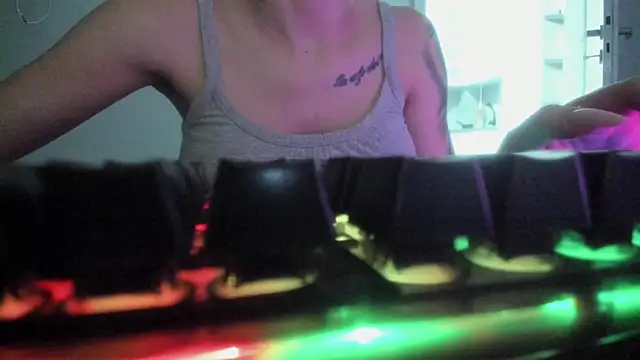 Snapshot of Emmapmg chatting on December 14, 7:18 pm Emmapmg online show from December 14, 7:18 pm