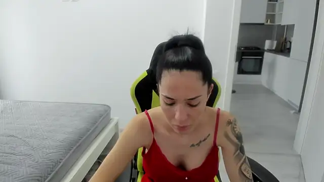 Snapshot of Emmapmg chatting on July 15, 11:48 am Emmapmg online show from July 15, 11:48 am
