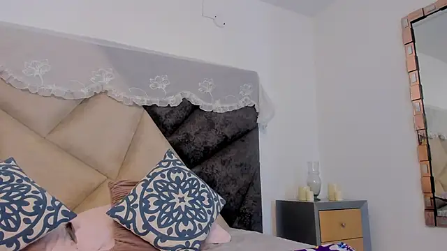 Snapshot of BonnieCute_ chatting on October 28, 12:25 am BonnieCute online show from October 28, 12:25 am