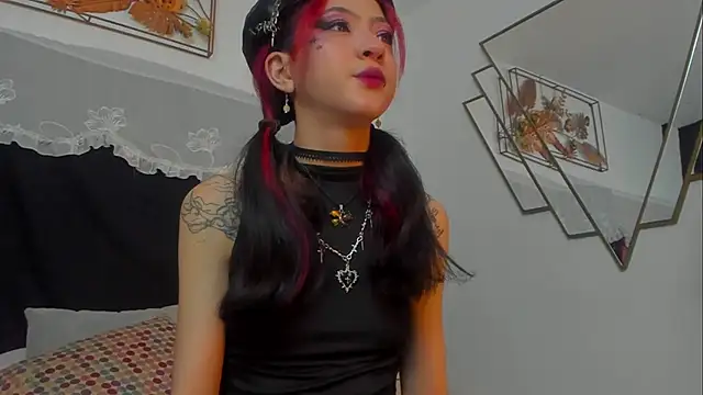 Snapshot of BonnieCute_ chatting on November 3, 11:37 pm BonnieCute online show from November 3, 11:37 pm