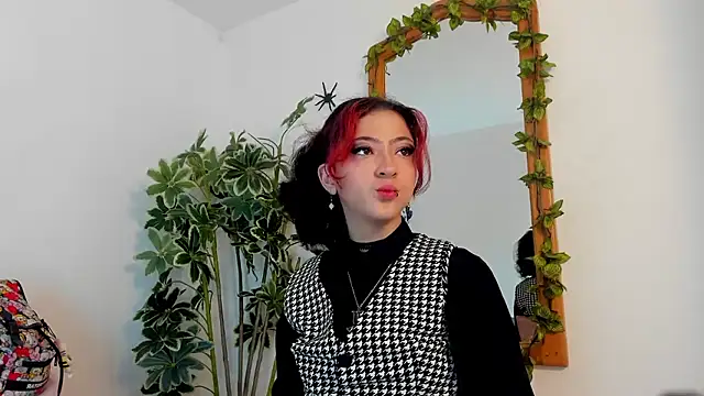 Snapshot of BonnieCute_ chatting on November 10, 11:37 pm BonnieCute online show from November 10, 11:37 pm