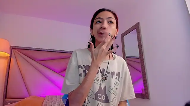 Snapshot of BonnieCute_ chatting on November 12, 11:36 pm BonnieCute online show from November 12, 11:36 pm