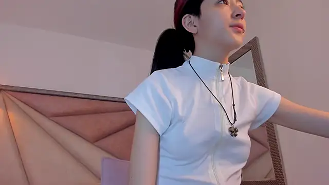 Snapshot of BonnieCute_ chatting on November 17, 10:37 pm BonnieCute online show from November 17, 10:37 pm