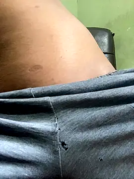 hottbooyy online show from December 4, 8:23 am