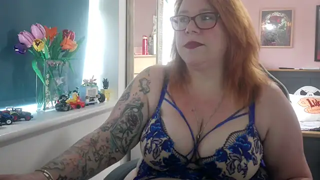 NikiDeeOfficial online show from July 15, 11:15 am