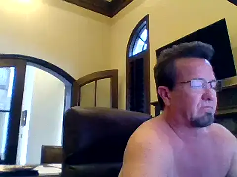 Snapshot of sluttydylan chatting on January 8, 8:29 pm sluttydylan online show from January 8, 8:29 pm