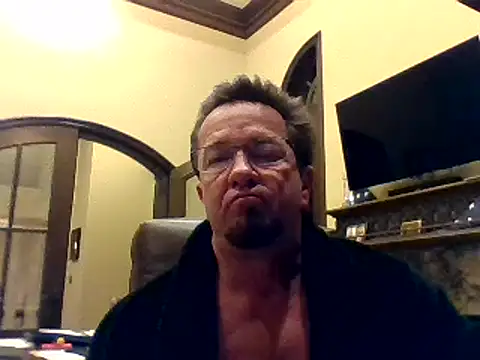 Snapshot of sluttydylan chatting on February 24, 5:43 am sluttydylan online show from February 24, 5:43 am