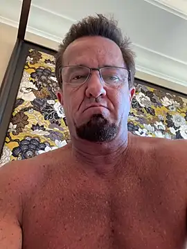 sluttydylan online show from May 1, 11:53 pm