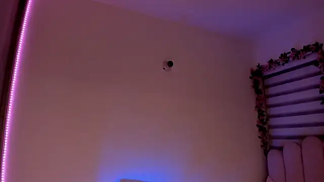 Snapshot of Cataleyasweet_19 chatting on February 9, 4:36 am Cataleyasweet 19 online show from February 9, 4:36 am