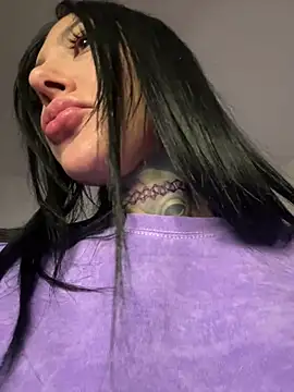 Snapshot of Cataleyasweet_19 chatting on March 4, 9:32 pm Cataleyasweet 19 online show from March 4, 9:32 pm