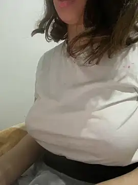 Snapshot of farah-36 chatting on February 28, 3:15 am farah-36 online show from February 28, 3:15 am