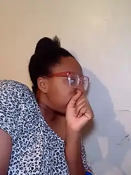 Snapshot of madamsensuale chatting on January 24, 2:39 am madamsensuale online show from January 24, 2:39 am