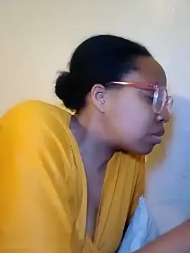 Snapshot of madamsensuale chatting on February 9, 4:46 am madamsensuale online show from February 9, 4:46 am