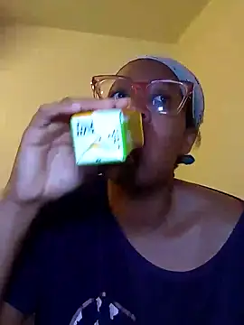 Snapshot of madamsensuale chatting on March 19, 12:45 pm madamsensuale online show from March 19, 12:45 pm