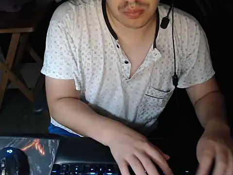 Snapshot of thealfawolf01 chatting on January 26, 12:33 pm thealfawolf01 online show from January 26, 12:33 pm