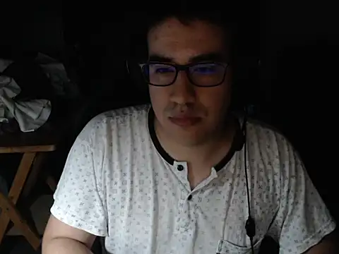 Snapshot of thealfawolf01 chatting on March 18, 12:16 am thealfawolf01 online show from March 18, 12:16 am