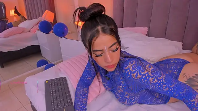 Megan Thompsonn online show from June 18, 12:53 pm