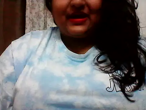 Snapshot of smile_pretty chatting on January 23, 6:03 pm smile pretty online show from January 23, 6:03 pm