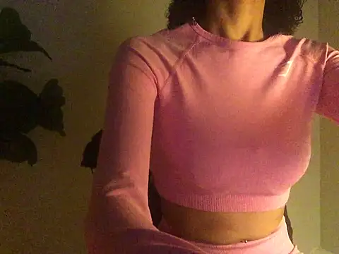 Snapshot of loveofbea chatting on December 2, 12:41 am loveofbea online show from December 2, 12:41 am