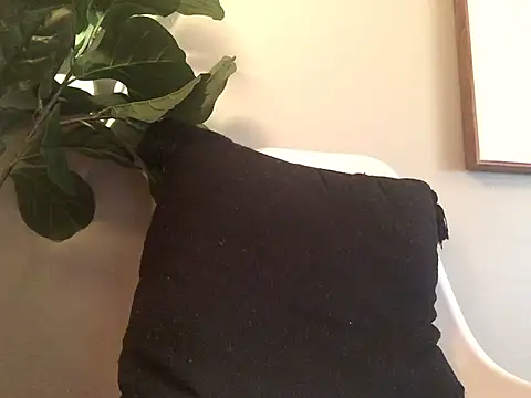 Snapshot of loveofbea chatting on December 8, 8:47 pm loveofbea online show from December 8, 8:47 pm