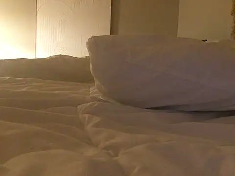 Snapshot of loveofbea chatting on December 12, 12:44 pm loveofbea online show from December 12, 12:44 pm